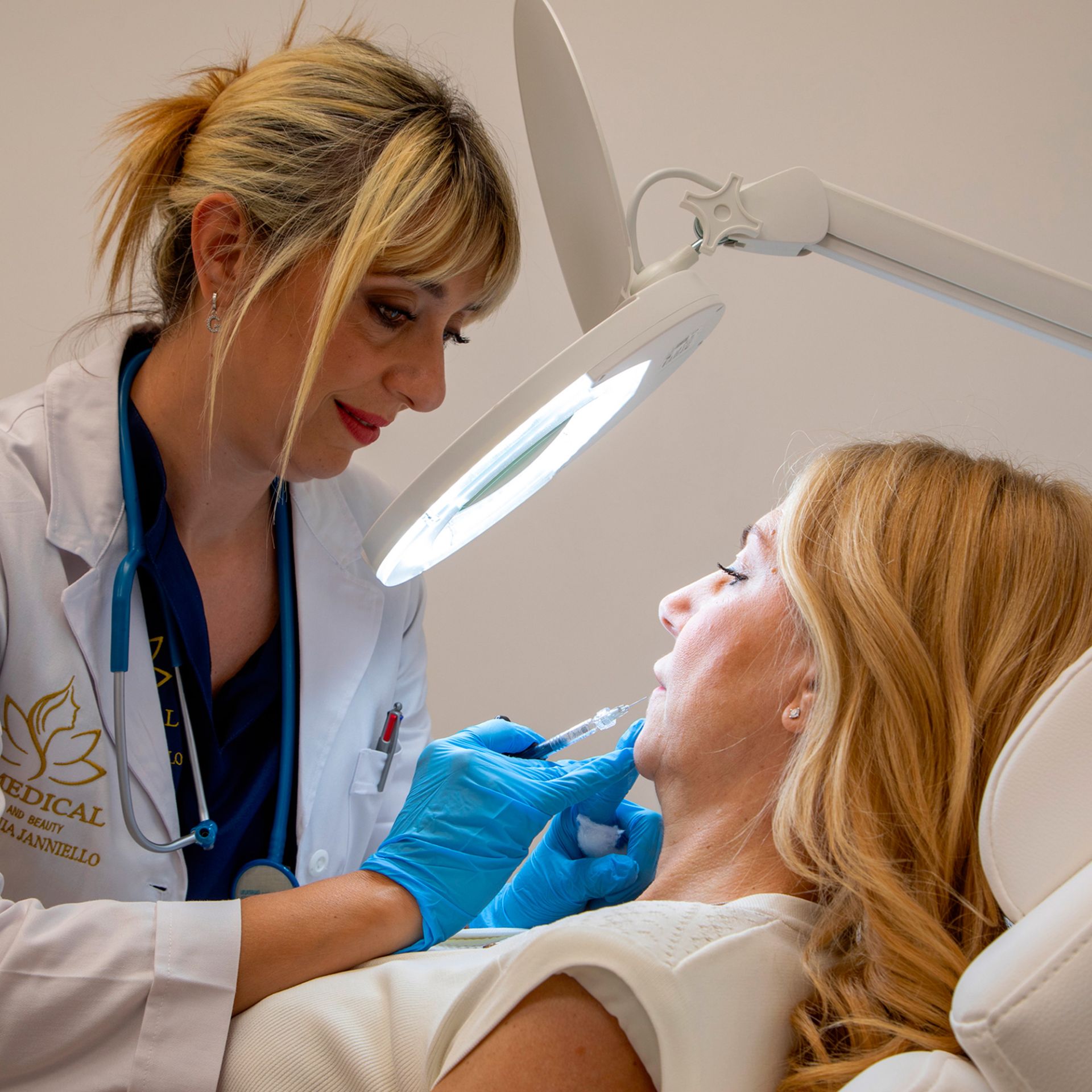 Chi sono Dott.ssa Dania Janniello - Biostimolazione viso DJ MEDICAL